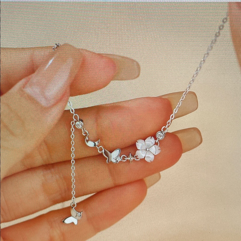 Delicate Silver Floral Necklace